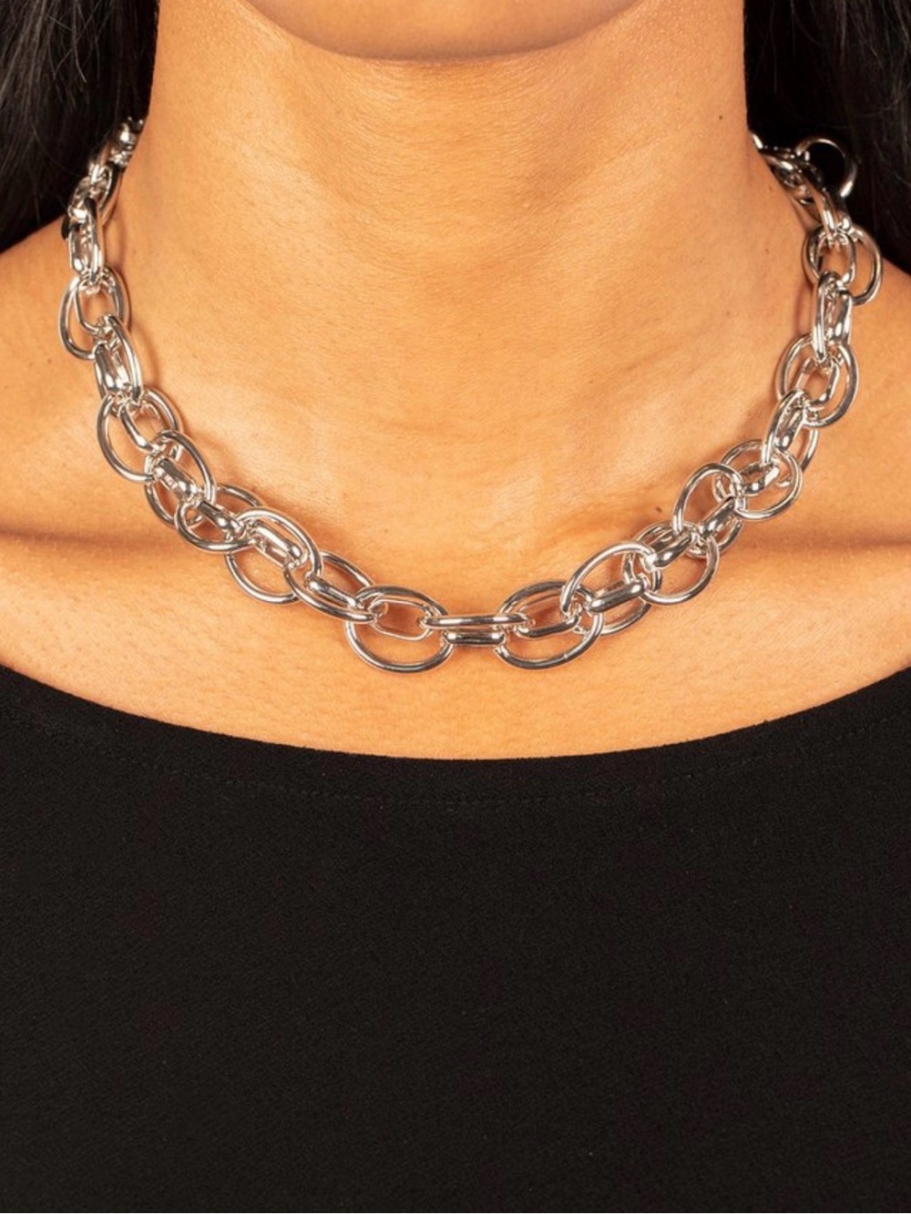 Paparazzi nwt set tough crowd silver choker / earring necklace set